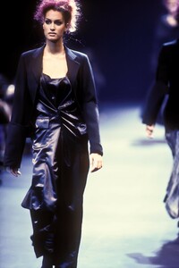 247525555_CommedesGarcons1992WomenRTW64.thumb.jpg.9794e3efa1926f7008d4aea9db71ce26.jpg