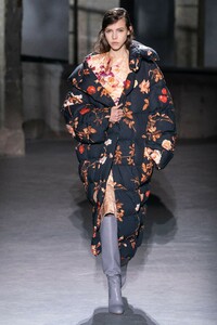 Lea Julian Dries Van Noten Fall 2019 RTW PFW 1.jpg