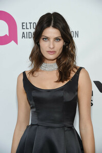 291534457_IsabeliFontana27thAnnualEltonJohnAIDSExWiQ0KlT7rx.thumb.jpg.2d259af339bb80a3ccc267eb90bb104d.jpg