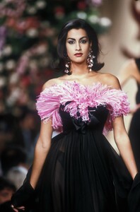 295196205_YvesSaintLaurent1991HauteCouture185.thumb.jpg.01f92d39061e4103b764fcdb2d441bdf.jpg