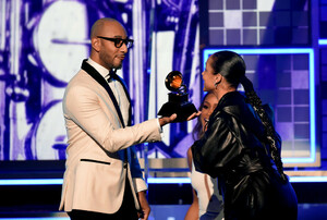 Alicia+Keys+61st+Annual+Grammy+Awards+Inside+vUX4YghDah7x.jpg