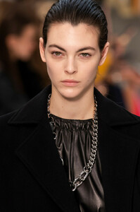 Tod'S+Fall+2019+Details+GyswL1VpLYmx.jpg
