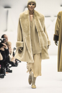 2_max-mara-fw-1993-3_html.thumb.JPEG.88ac76460a3f5cc940b67abea8132d01.JPEG