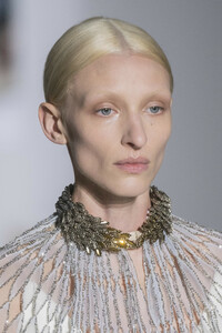 307501818_givenchy-hc-clp-rs19-2093(2).thumb.jpg.b386bfdc6550253279cb3b3e5f20a536.jpg