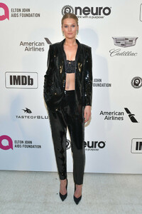 Toni+Garrn+27th+Annual+Elton+John+AIDS+Foundation+KEQn0upWFRpx.jpg