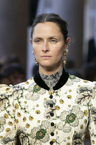 327497568_EtroFall2019DetailsRpkKyS0Kw6Dx.thumb.jpg.c6c137e2f4a558eb0c4f38c50848b626.jpg
