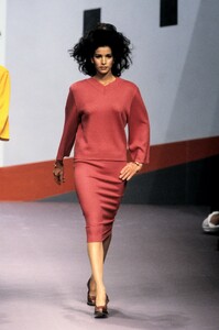 340677591_KarlLagerfeld1995WomenRTW51.thumb.jpg.ee8b9c8949a3cfa6464291b9ce8898be.jpg