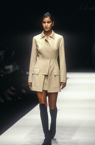 347841971_SalvatoreFerragamo1998WomenRTW53.thumb.jpg.c763dd4fb0cff5e70ed633203854b5f5.jpg