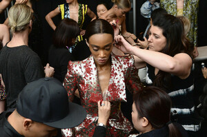 Winnie+Harlow+Cong+Tri+Backstage+February+WiTn91_urMJx.jpg