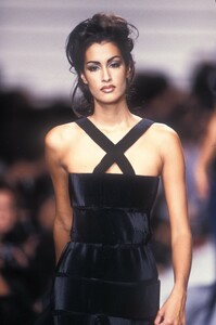 353805836_KarlLagerfeld1992WomenRTW58.thumb.jpg.d3cfbe0008acb3254fcdd36f1f97d3cb.jpg