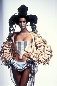 355562742_JohnGalliano1993WomenRTW60.thumb.jpg.ca6560c035d7dc119e433ffdc0b2f29f.jpg