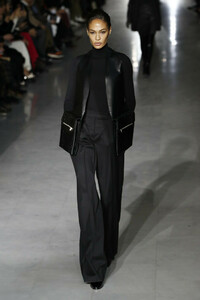 Joan+Smalls+Max+Mara+Runway+Milan+Fashion+ptlWbNPAiWJx.jpg