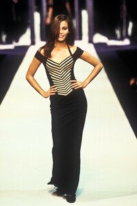 375447404_HerveLeger1997WomenRTW61.thumb.jpg.45bedbade9f2a09cec9dab9e09b39cca.jpg