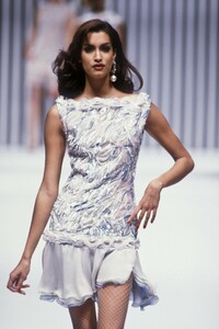 375897951_Valentino1992HauteCouture23.thumb.jpg.d4aca56b3ff19f1adc24d1855c291d89.jpg