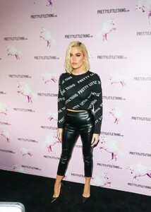 Khloe+Kardashian+PrettyLittleThing+LA+Office+MDeCFW9xXKUx.jpg