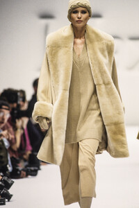 3_max-mara-fw-1993-4_html.thumb.JPEG.e42f0d4e92cdaaaf667c9a05c6898975.JPEG