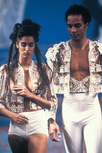 412165549_JeanPaulGaultier1991WomenRTW11.thumb.jpg.e2ec4fc5b6611e893b2985816843c73a.jpg