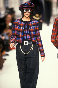 421602936_Chanel1994WomenRTW54.thumb.jpg.1dd2b4e615e8ad310acf82e4aa817e78.jpg