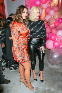 Khloe+Kardashian+Ashley+Graham+outside+PrettyLittleThing+tVJSBk__pPrx.jpg