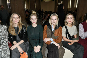 Suki+Waterhouse+Salvatore+Ferragamo+Front+xcx_5GeCOI3x.jpg