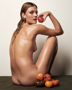 429336_ConstanceJablonski_AlexandraNataf_UnconditionalMagazine(2).thumb.jpg.6ee45f46ddbd518267f8f89cbd586bea.jpg