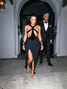 Kim+Kardashian+Kim+Kardashian+outside+Craig+D44aNNraSIGx.jpg