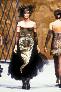 449002975_Chanel1993HauteCouture239.thumb.jpg.194864074a5afb5eef9c8224c3104133.jpg