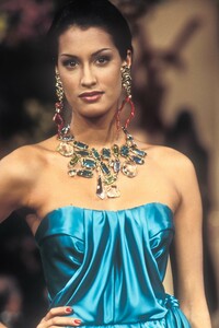 454655213_YvesSaintLaurent1993HauteCouture125.thumb.jpg.43de465e2d1be046ee04a4cc405cbff6.jpg