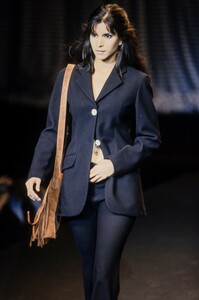 471258735_DandG1996WomenRTW140.thumb.jpg.253fb9b23f53a0bb960a947a0014c2b7.jpg