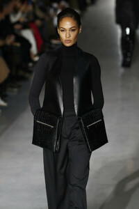 Joan+Smalls+Max+Mara+Runway+Milan+Fashion+CR-DykRGo-ux.jpg