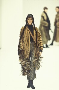 497393174_Fendi1993WomenRTW184.thumb.jpg.88f04196cbc7f7984cbfc96f5d6deb09.jpg