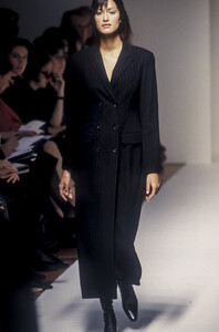 4_jil-sander-fw-1993-5_html.thumb.JPEG.6a2cc9e79e11ebc2eaf0aad0fe38eba6.JPEG