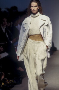 4_jil-sander-ss-1993-5_html.thumb.JPEG.4e636289ccb3874406d5689cde823999.JPEG