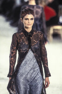 504172379_DriesVanNoten1997WomenRTW84.thumb.jpg.4e9573466e3305524143b72839754490.jpg