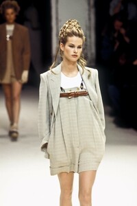 509514488_JeanPaulGaultier1993WomenRTW98.thumb.jpg.b3499efc8a095192d6ae544e3c350382.jpg