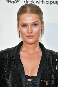 Toni+Garrn+27th+Annual+Elton+John+AIDS+Foundation+GaSjFtA6AzJx.jpg