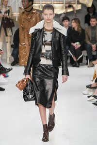 Mathilde Henning Tod´s Fall 2019 RTW MFW 1.jpg