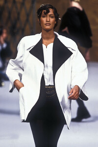 54771422_Chanel1993HauteCouture225.thumb.jpg.fc58c5c06e9c69495f262df66135d6b3.jpg