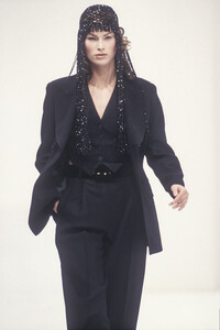 561841833_DolceGabbana1993WomenRTW73.thumb.jpg.35c6d80521dfa057b03a93d98ab3521f.jpg