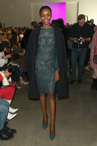 Flaviana+Matata+Tadashi+Shoji+FW+19+Fashion+1Og_iIkdMOfx.jpg