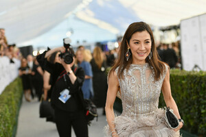 Michelle+Yeoh+25th+Annual+Screen+Actors+Guild+tid2aT9vk61x.jpg