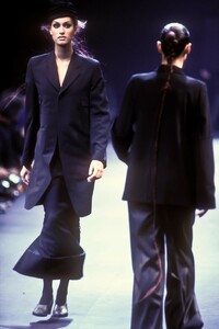 583281849_CommedesGarcons1992WomenRTW85.thumb.jpg.8445eadbaf3f516eca69eb8013315bc0.jpg