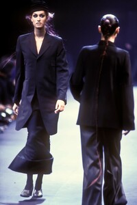 583281849_CommedesGarcons1992WomenRTW85.thumb.jpg.8445eadbaf3f516eca69eb8013315bc0.jpg