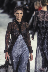 596809981_DriesVanNoten1997WomenRTW83.thumb.jpg.a8f81384d0e4a4f1afc7bfe25500d4be.jpg