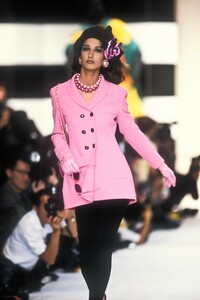 66672899_Chanel1991WomenRTW77.thumb.jpg.39f17046b471fa9f7143a5fe84321858.jpg