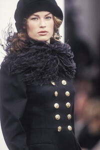 670246491_DolceGabbana1993WomenRTW206.thumb.jpg.459d67b6bb8249563bbb0c83e701185c.jpg