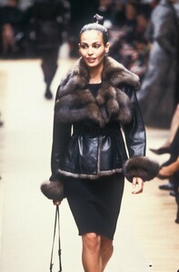 670343687_Fendi1996WomenRTW82.thumb.jpg.314eb60edd5925ce68baca839d670172.jpg