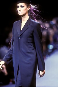 676601055_CommedesGarcons1992WomenRTW86.thumb.jpg.df71b206517d5ad387e6d958e2086a55.jpg