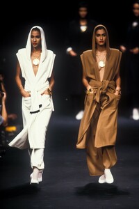 679314562_SoniaRykiel1991WomenRTW32.thumb.jpg.9155983ef93bfaa9e9073d5e647a265d.jpg