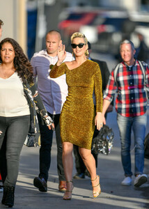 Katy+Perry+All+Gold+Outfit+jFOVs2KyC65x.jpg